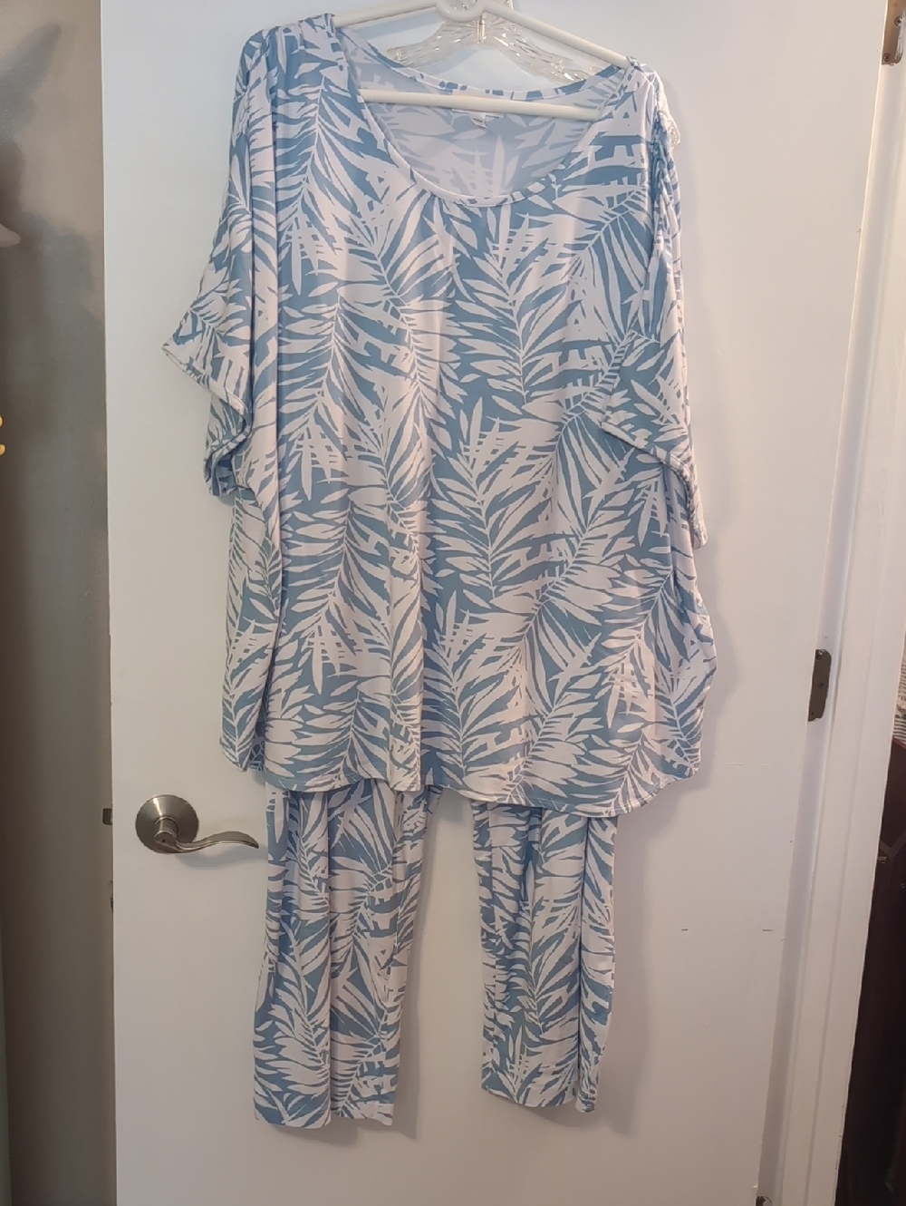 4X Blue and White Palm Print Top & Pant Set